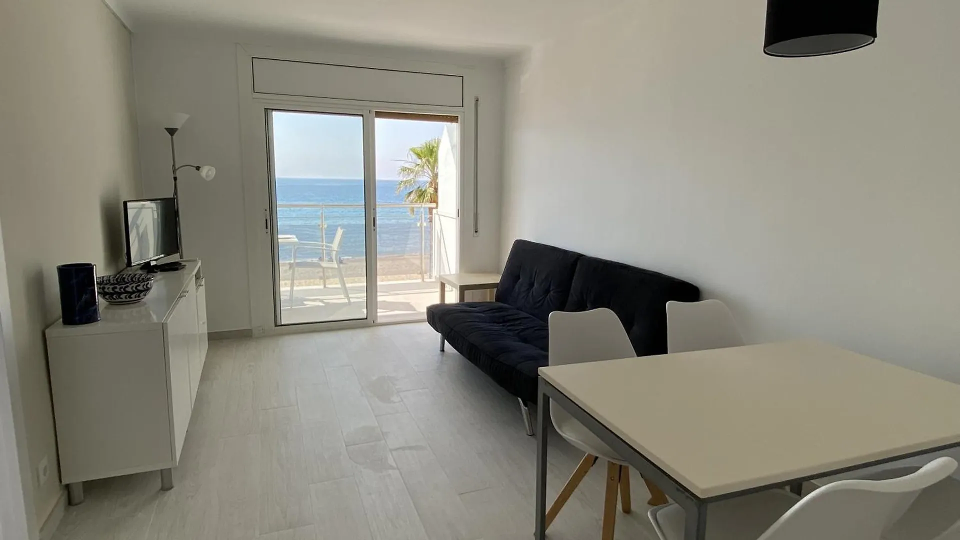 Ibr-Front Mer 17 Roses Apartment